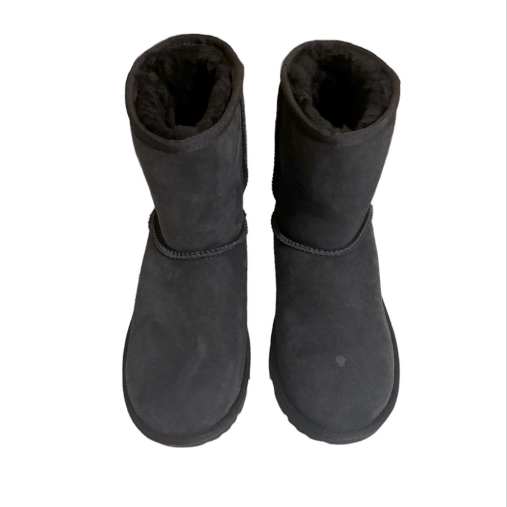 Ugg K Classic II Black Boots Suede Boots Big Kid’s Size 6.0.